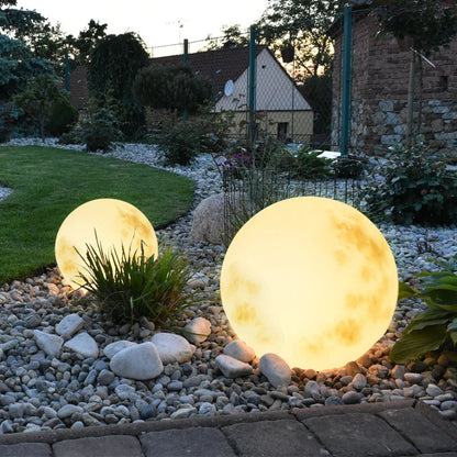 Bulirra - Moon-shaped garden lamp