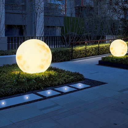 Bulirra - Moon-shaped garden lamp