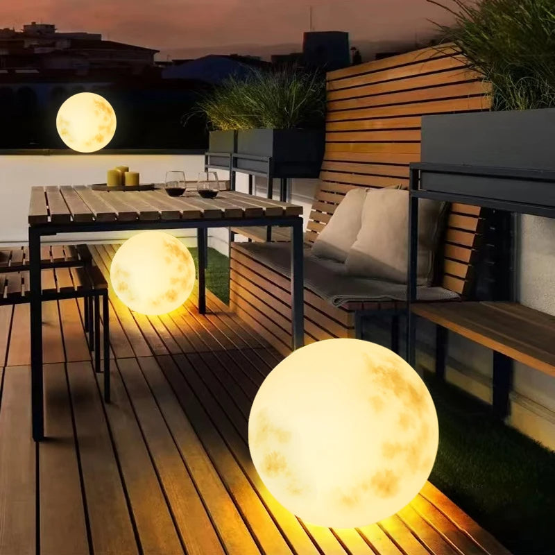 Bulirra - Moon-shaped garden lamp